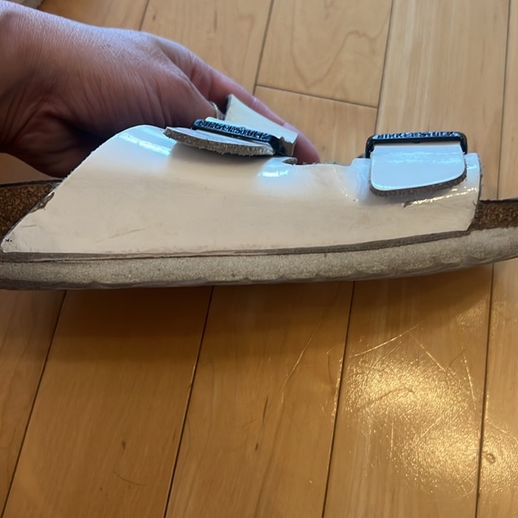 Birkenstock Arizona white patent leather sandals with black buckles - Picture 5 of 15